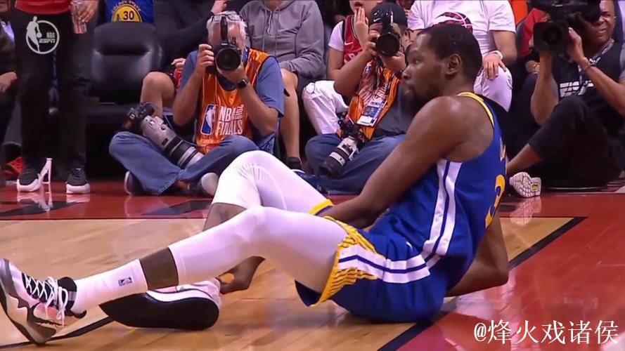 杜兰特左小腿拉伤疲惫不堪,至少缺阵两周 杜兰特左小腿拉伤疲惫不堪,至少缺阵两周